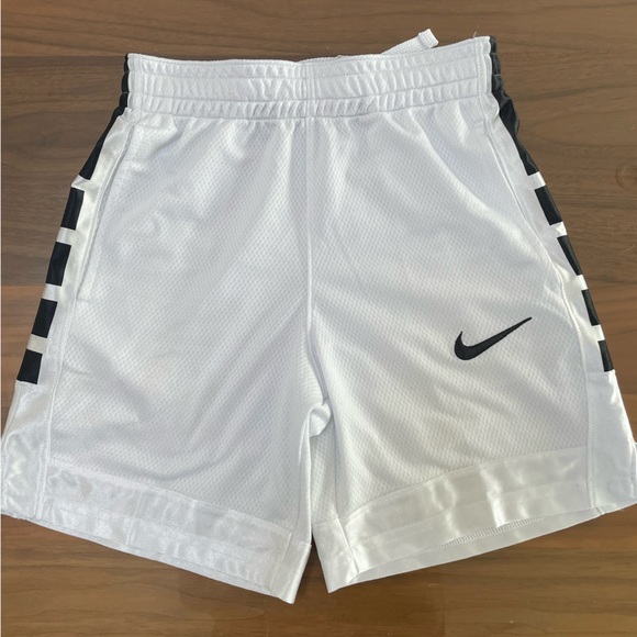 Nike DriFit Boys shorts - Picture 1 of 4